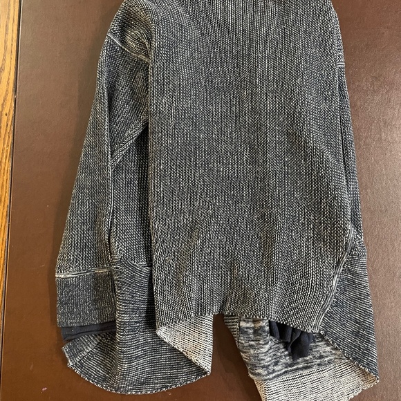 Lululemon. Blue and Gray Sweater Cardigan. Size 8. (Accepting Offers) - Picture 5 of 6
